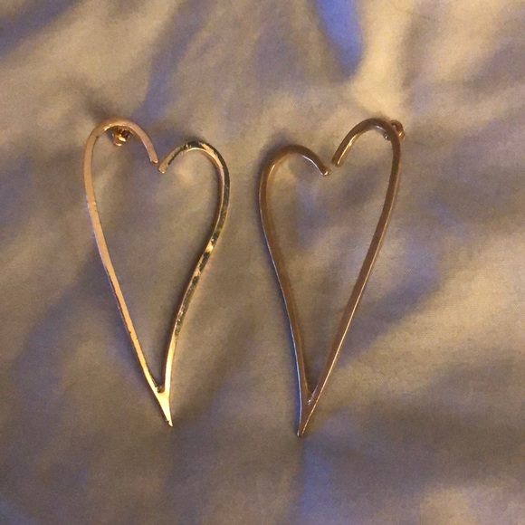 Last Pair! 5⭐️Oversized heart ❤️ shaped earrings - Picture 5 of 7